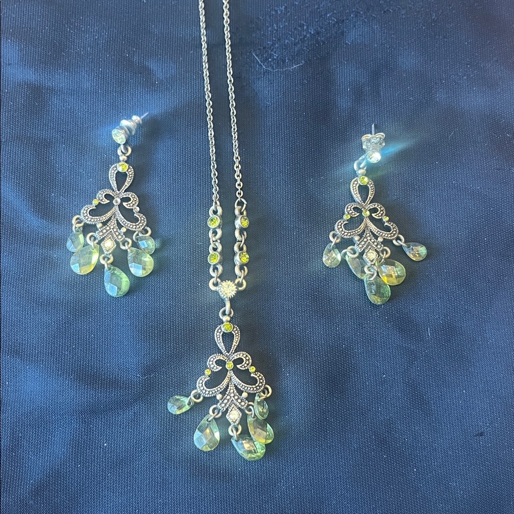 Elegant Brass and Green Jewelry Set